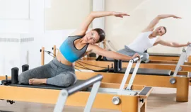 Pilates na reformerze lub na macie. Odkryj zalety obu form treningu!