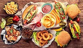 Jak jedzenie typu fast food wpływa na pamięć i zdolności poznawcze?