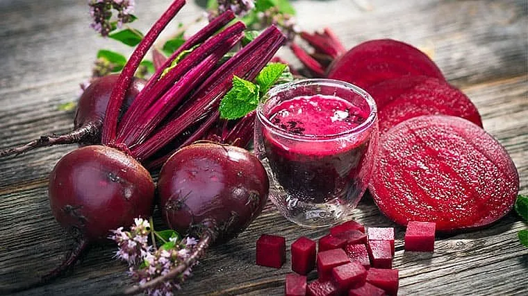 Beetroot shop leaves juice